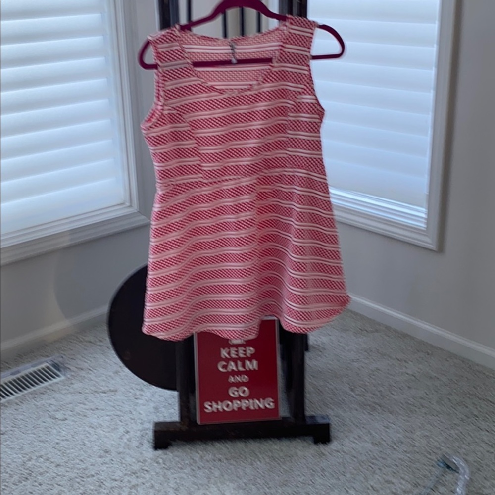 Belly by design hot pink dots maternity top Lg
